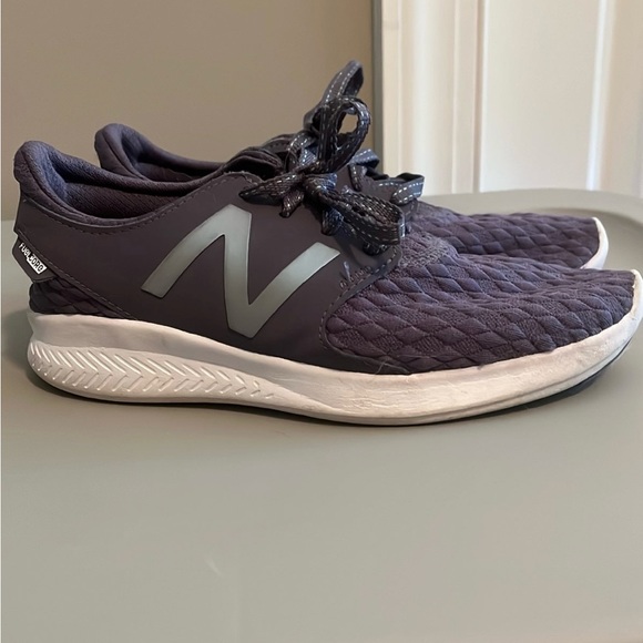 Girls New Balance Coast V3 FuelCore Running Shoe - Picture 1 of 7